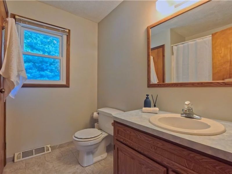 1660 Squaw Creek Drive, Girard, OH 44420 Photo 31