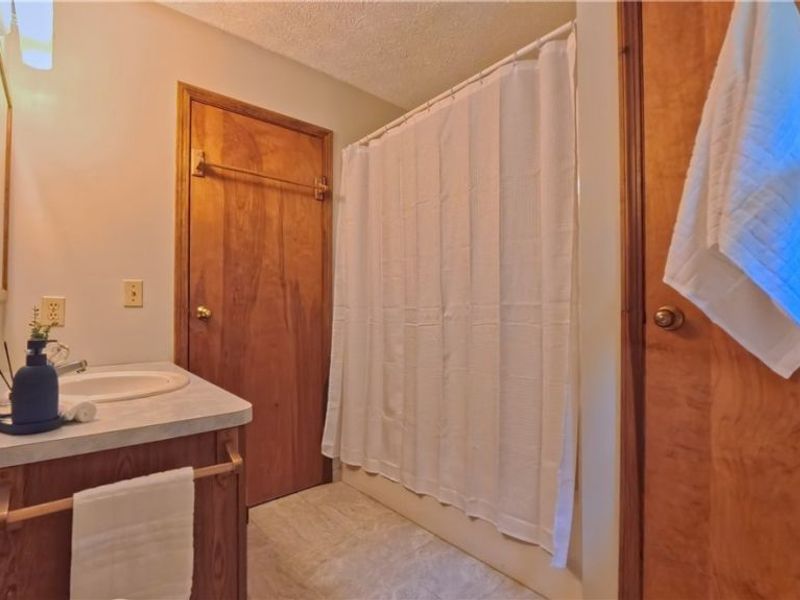 1660 Squaw Creek Drive, Girard, OH 44420 Photo 32