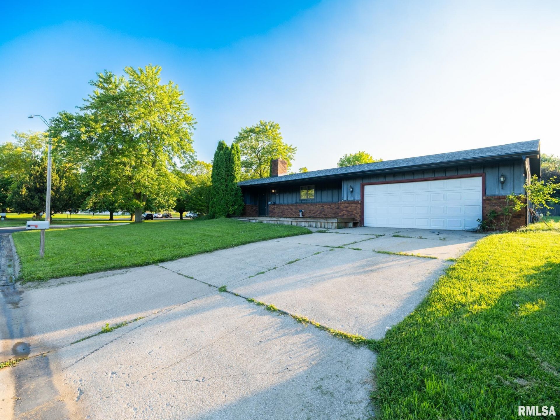 901 Theodore Street, Roanoke, IL 61561 Main Photo
