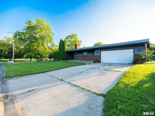 901 THEODORE Street, Roanoke, IL 61561