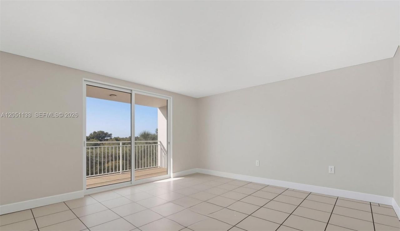 6940 Miami Gardens Dr , Unit 1-531, Hialeah, FL 33015 Photo