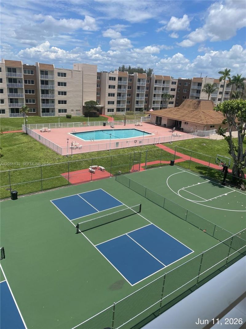 6940 Miami Gardens Dr , Unit 1-531, Hialeah, FL 33015 Photo