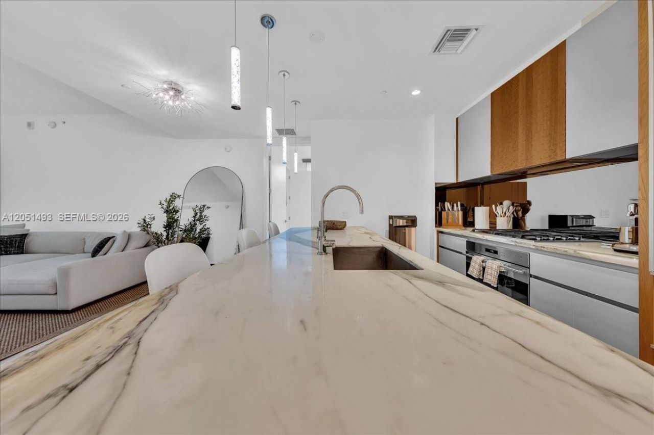 2831 S Bayshore Dr, Unit 501, Miami, FL 33133 Photo
