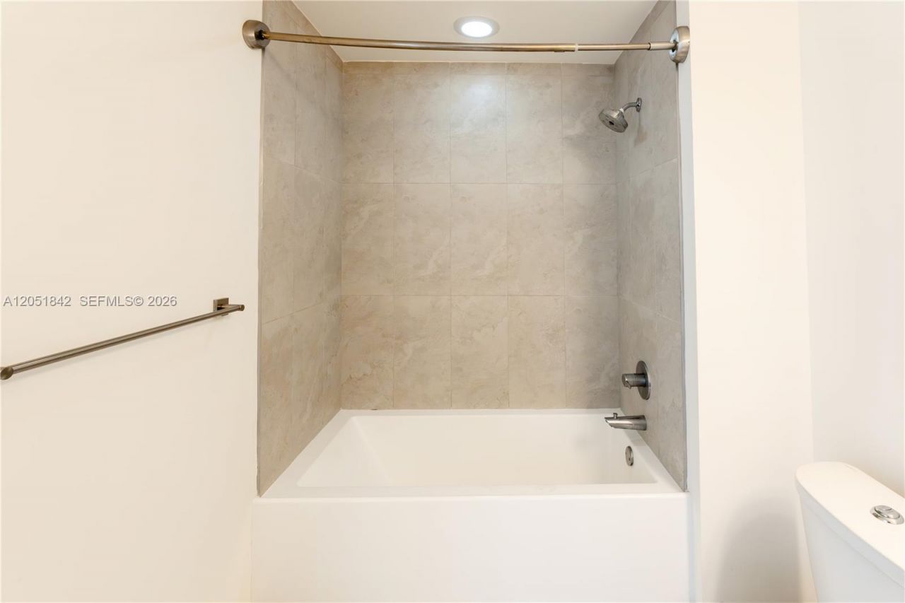 5350 NW 84th Ave , Unit 1001, Doral, FL 33166 Photo
