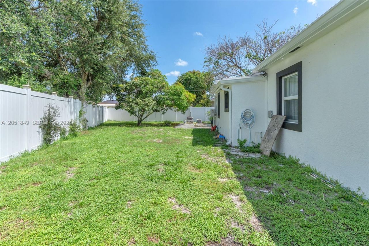 2830 NW 156th St , Miami Gardens, FL 33054 Photo