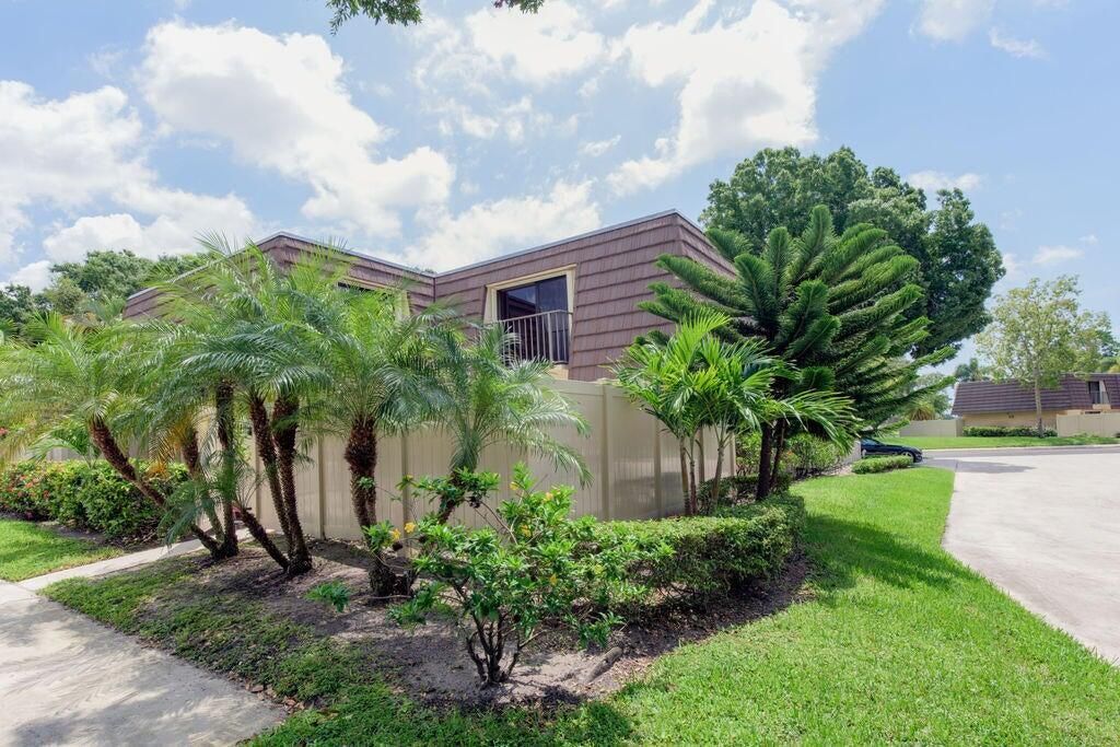 7424 74th Way, West Palm Beach, FL 33407 Photo