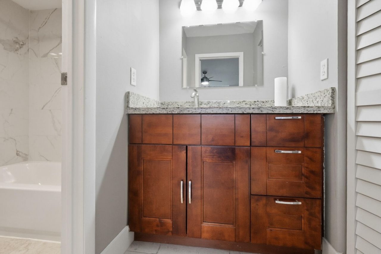 6301 N Falls Circle Drive, Unit 111, Lauderhill, FL 33319 Photo