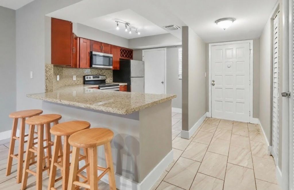 6301 N Falls Circle Drive, Unit 111, Lauderhill, FL 33319 Photo