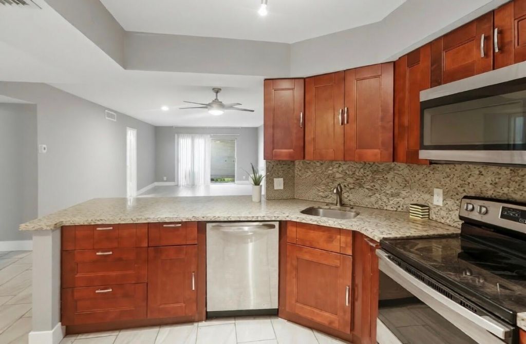 6301 N Falls Circle Drive, Unit 111, Lauderhill, FL 33319 Photo