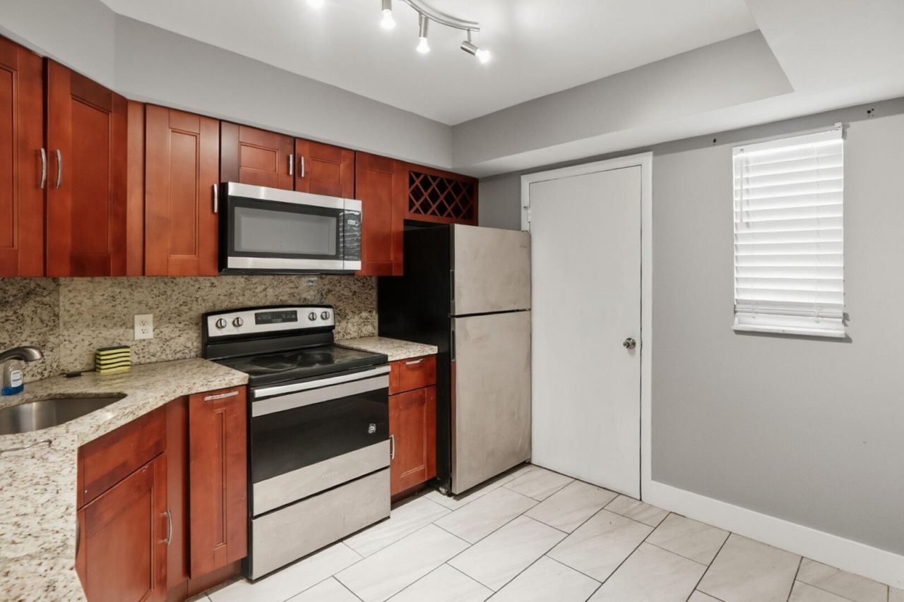 6301 N Falls Circle Drive, Unit 111, Lauderhill, FL 33319 Photo