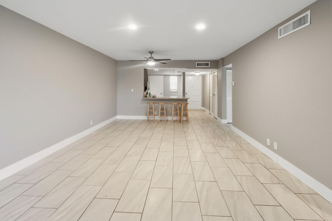 6301 N Falls Circle Drive, Unit 111, Lauderhill, FL 33319 Photo