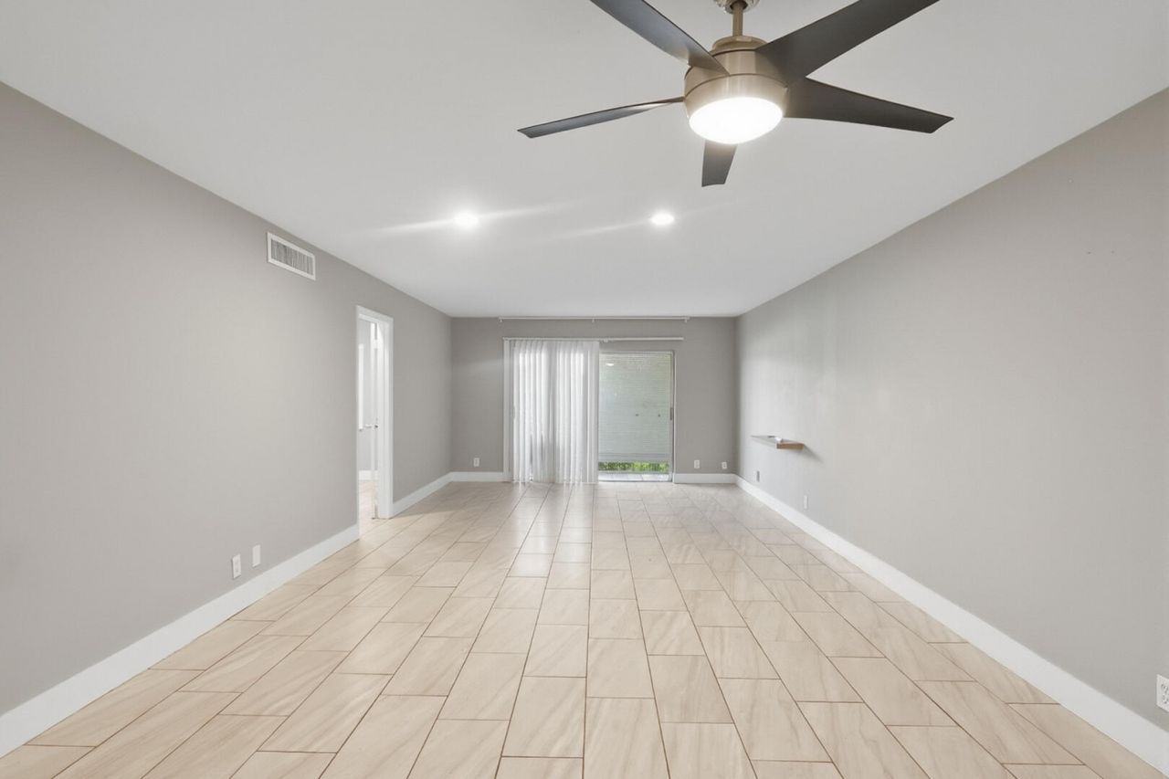 6301 N Falls Circle Drive, Unit 111, Lauderhill, FL 33319 Photo