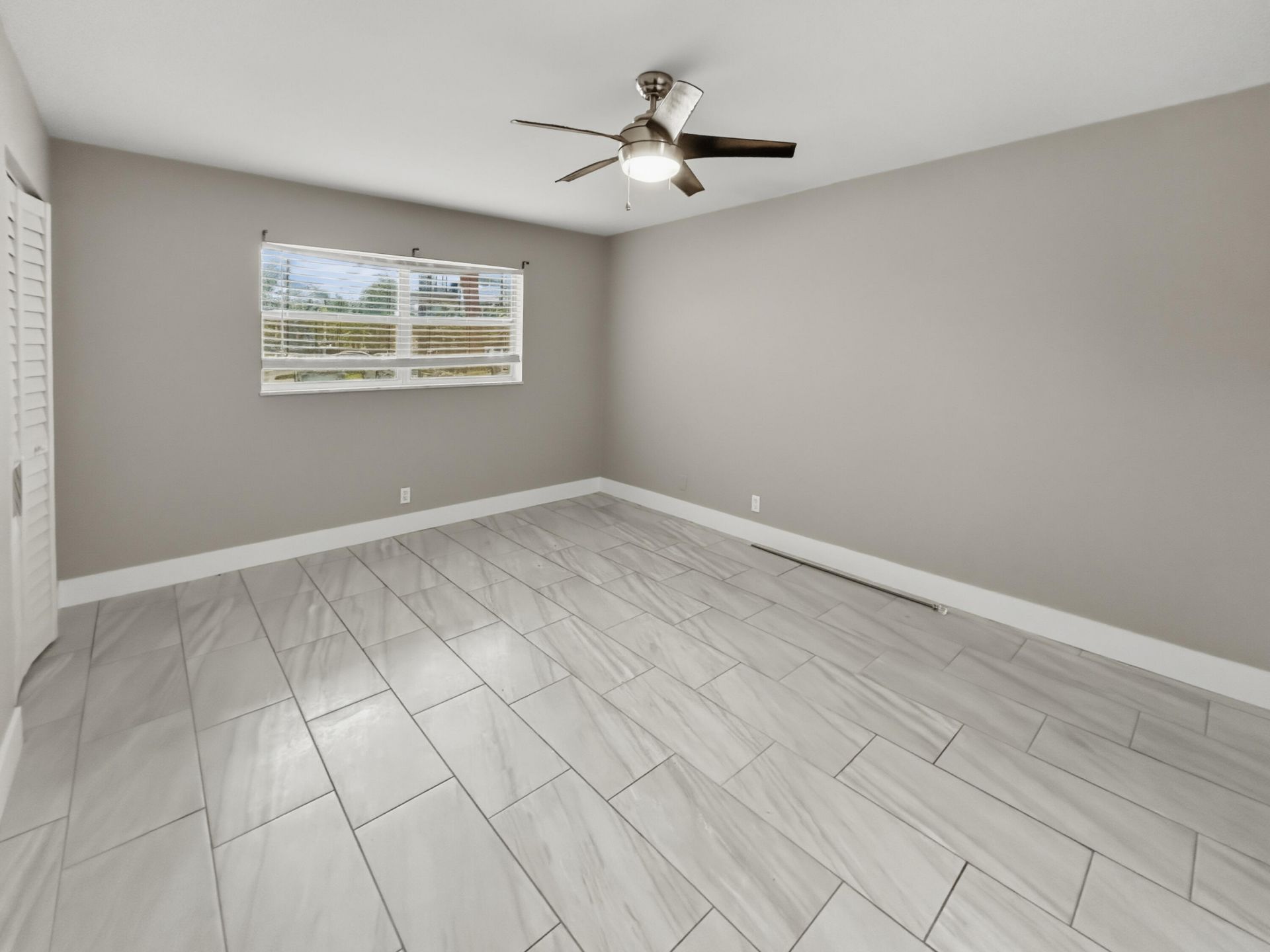 6301 N Falls Circle Drive, Unit 111, Lauderhill, FL 33319 Photo