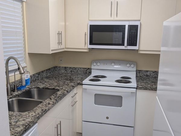 430 SE 2nd Avenue, Unit 24, Deerfield Beach, FL 33441