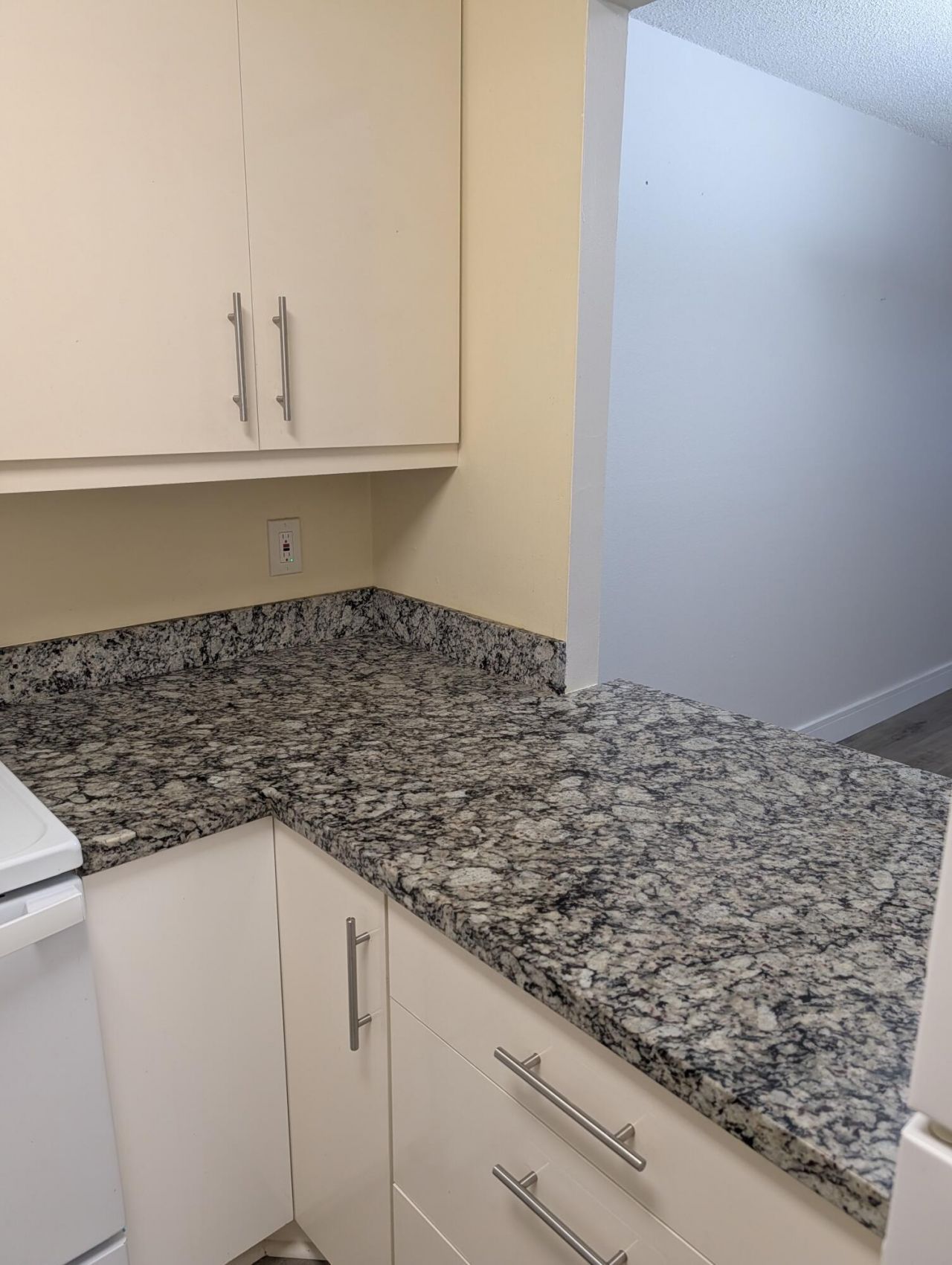 430 SE 2nd Avenue, Unit 24, Deerfield Beach, FL 33441 Photo
