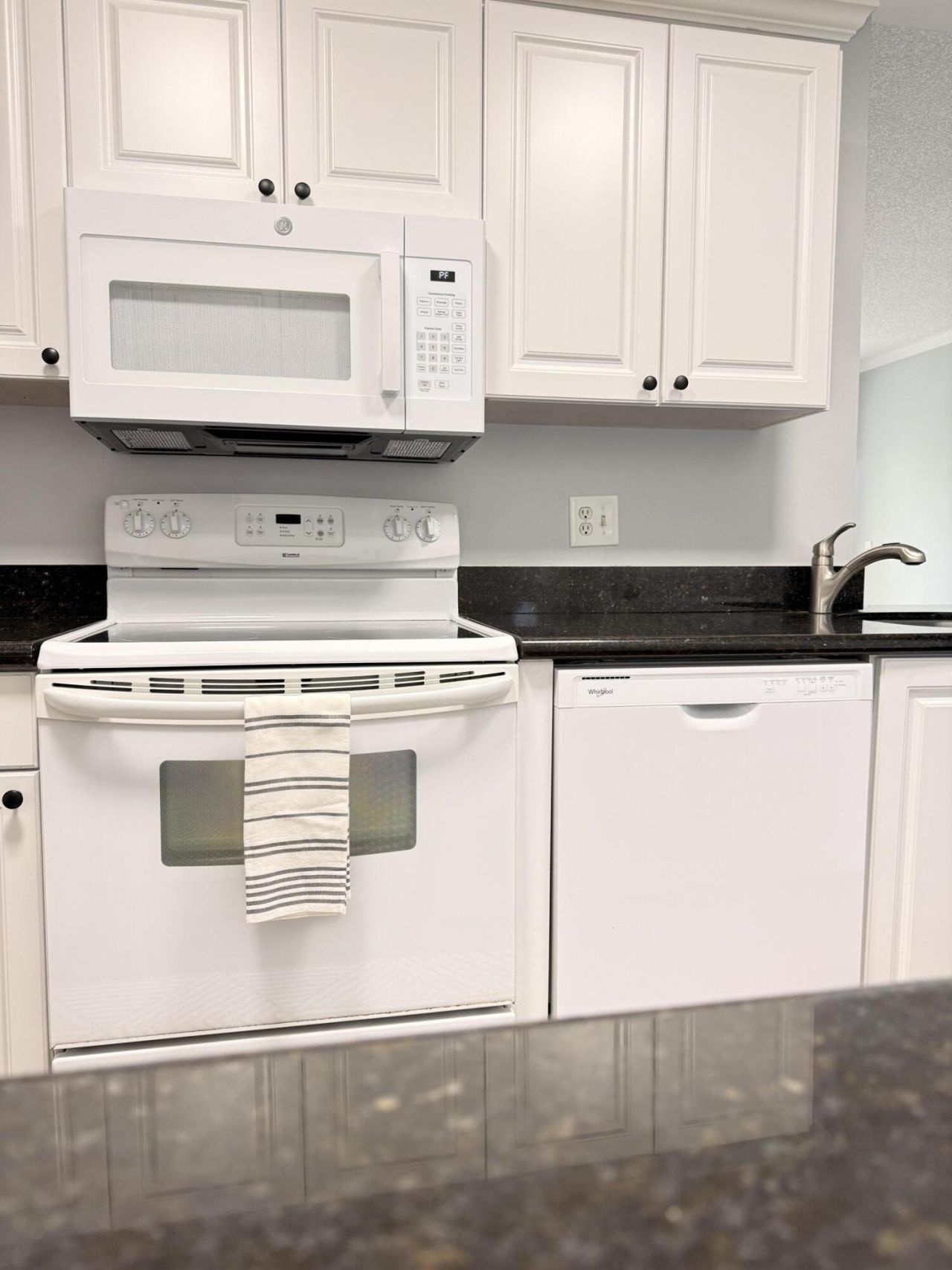 2080 Greenview Shores Boulevard, Unit 413, Wellington, FL 33414 Photo