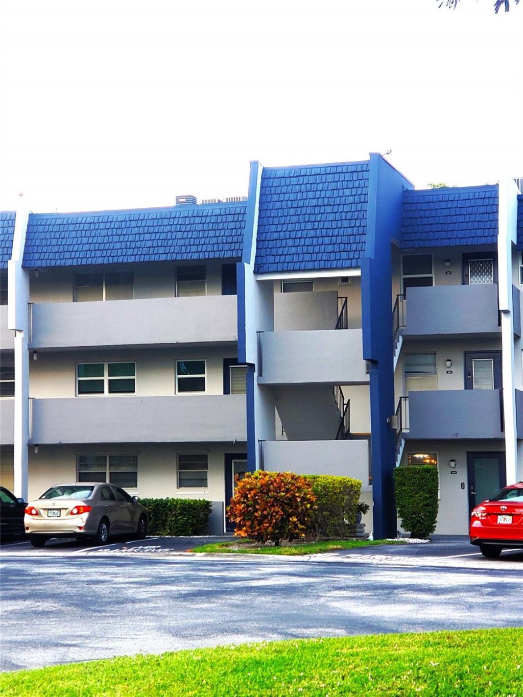 7897 Golf Circle Drive, Unit 303, Margate, FL 33063 Photo