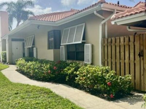 225 Old Meadow Way, Palm Beach Gardens, FL 33418