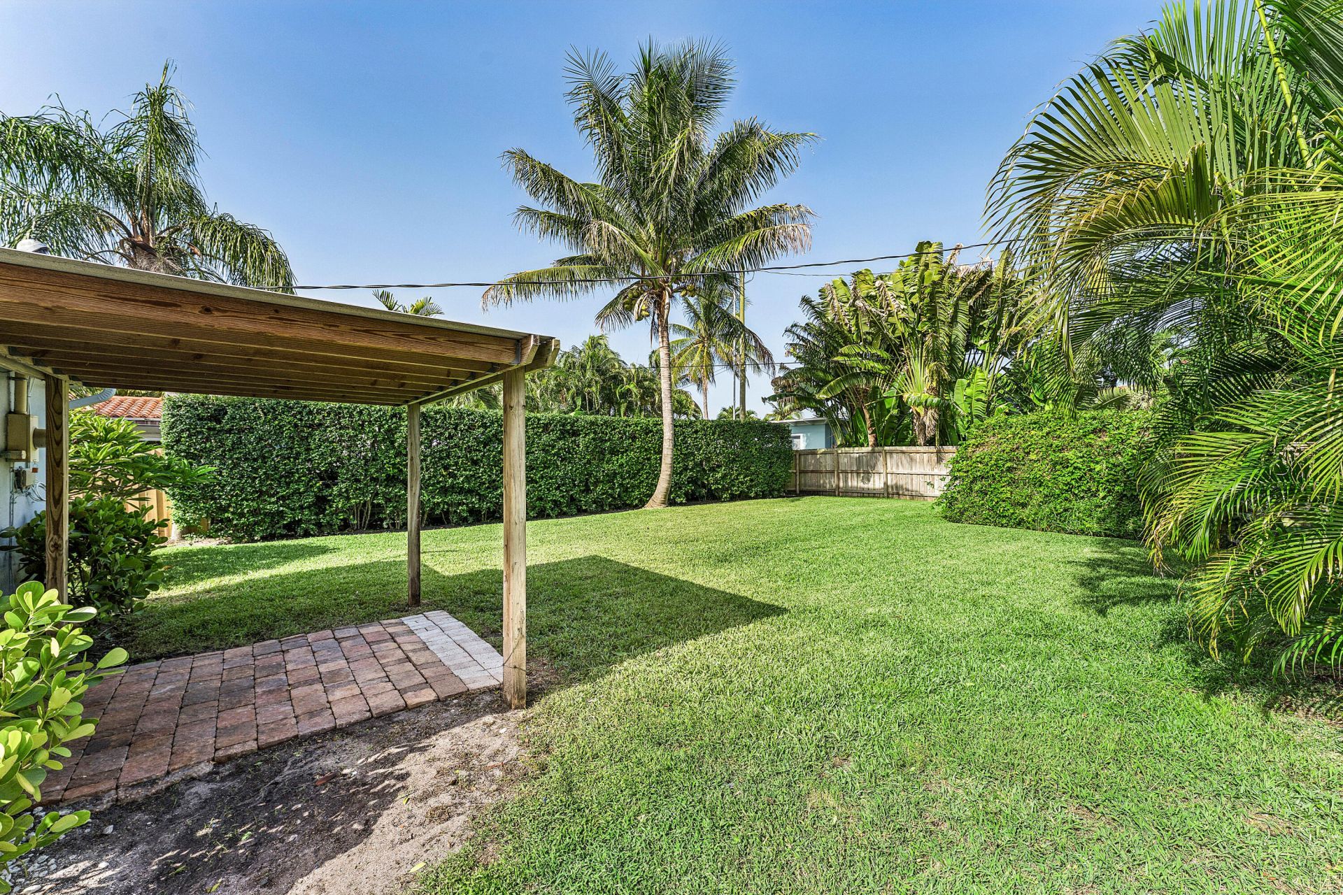2105 N Federal Highway, Lake Worth Beach, FL 33460 Photo