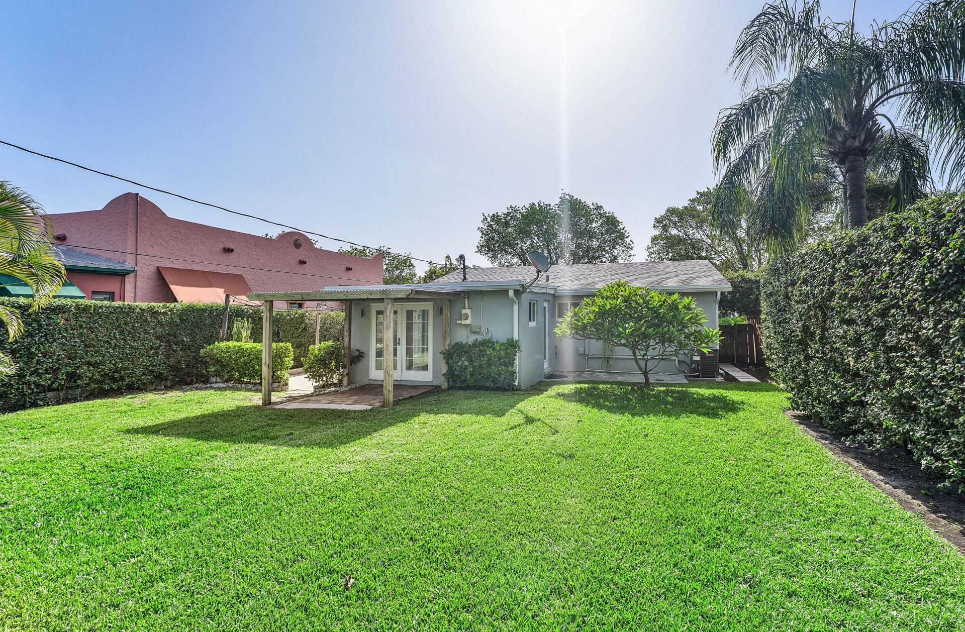 2105 N Federal Highway, Lake Worth Beach, FL 33460 Photo