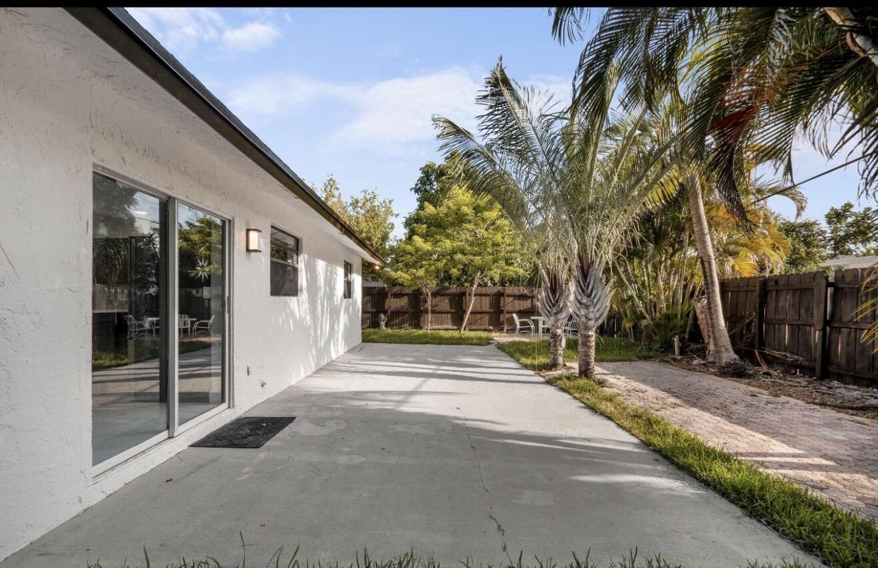 1661 NW 1st Avenue, Pompano Beach, FL 33060 Photo