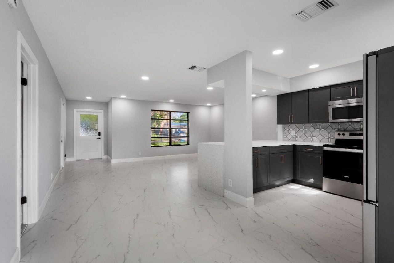 1661 NW 1st Avenue, Pompano Beach, FL 33060 Photo