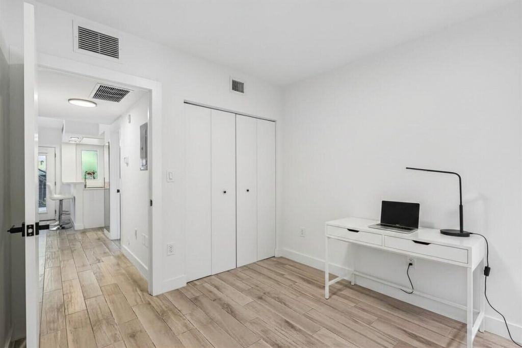 740 Meridian Avenue, Unit 11, Miami Beach, FL 33139 Photo