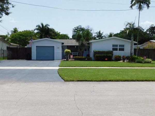 5270 SW 88th Terrace, Cooper City, FL 33328