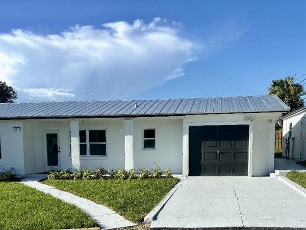 2324 NE Pine Ridge Street, Jensen Beach, FL 34957