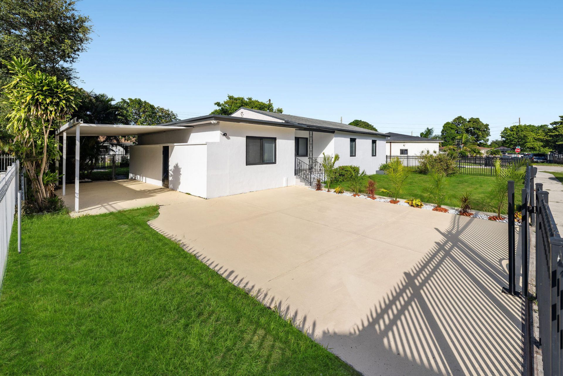 9001 NW 32nd Ct Road, Miami, FL 33147 Photo