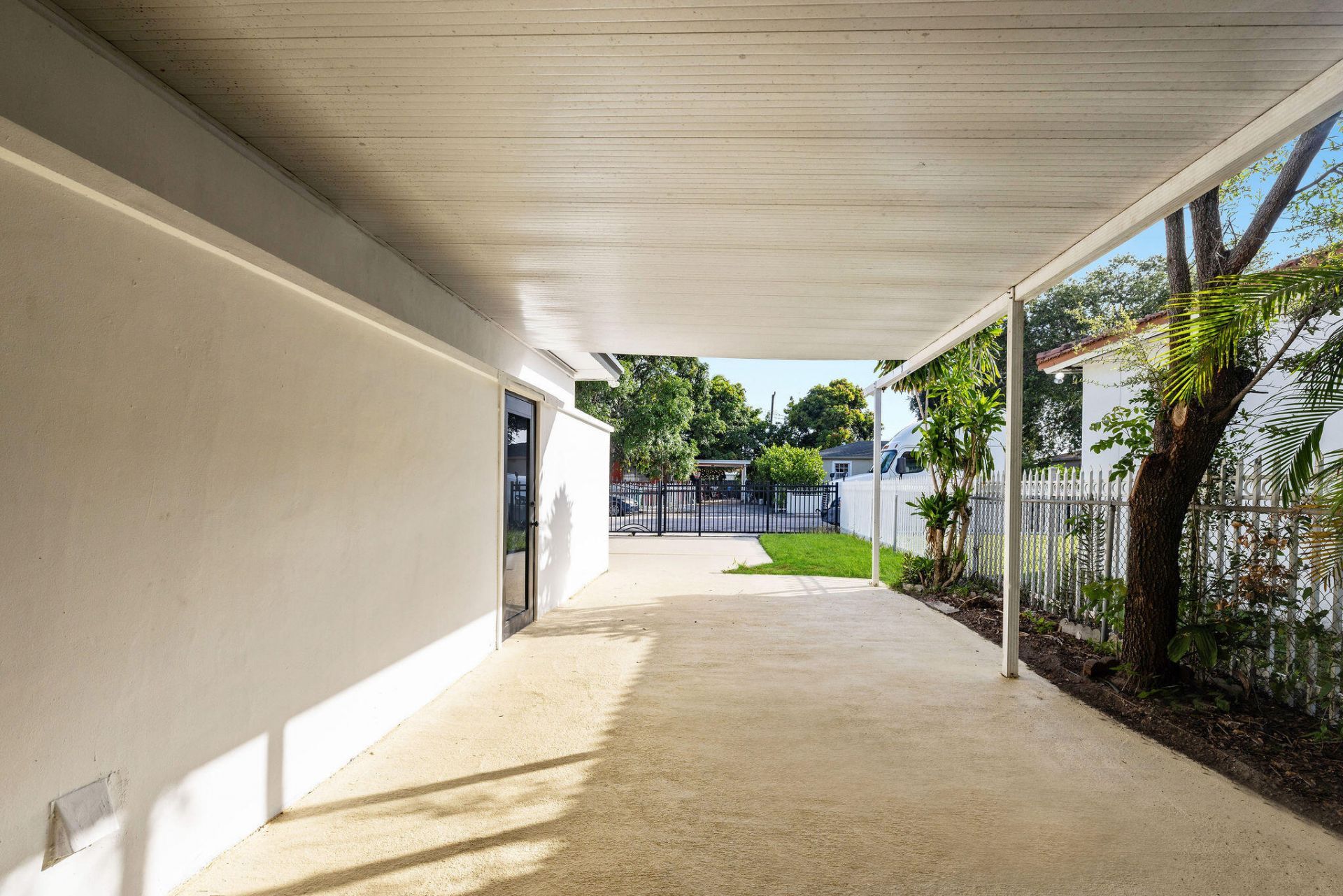 9001 NW 32nd Ct Road, Miami, FL 33147 Photo