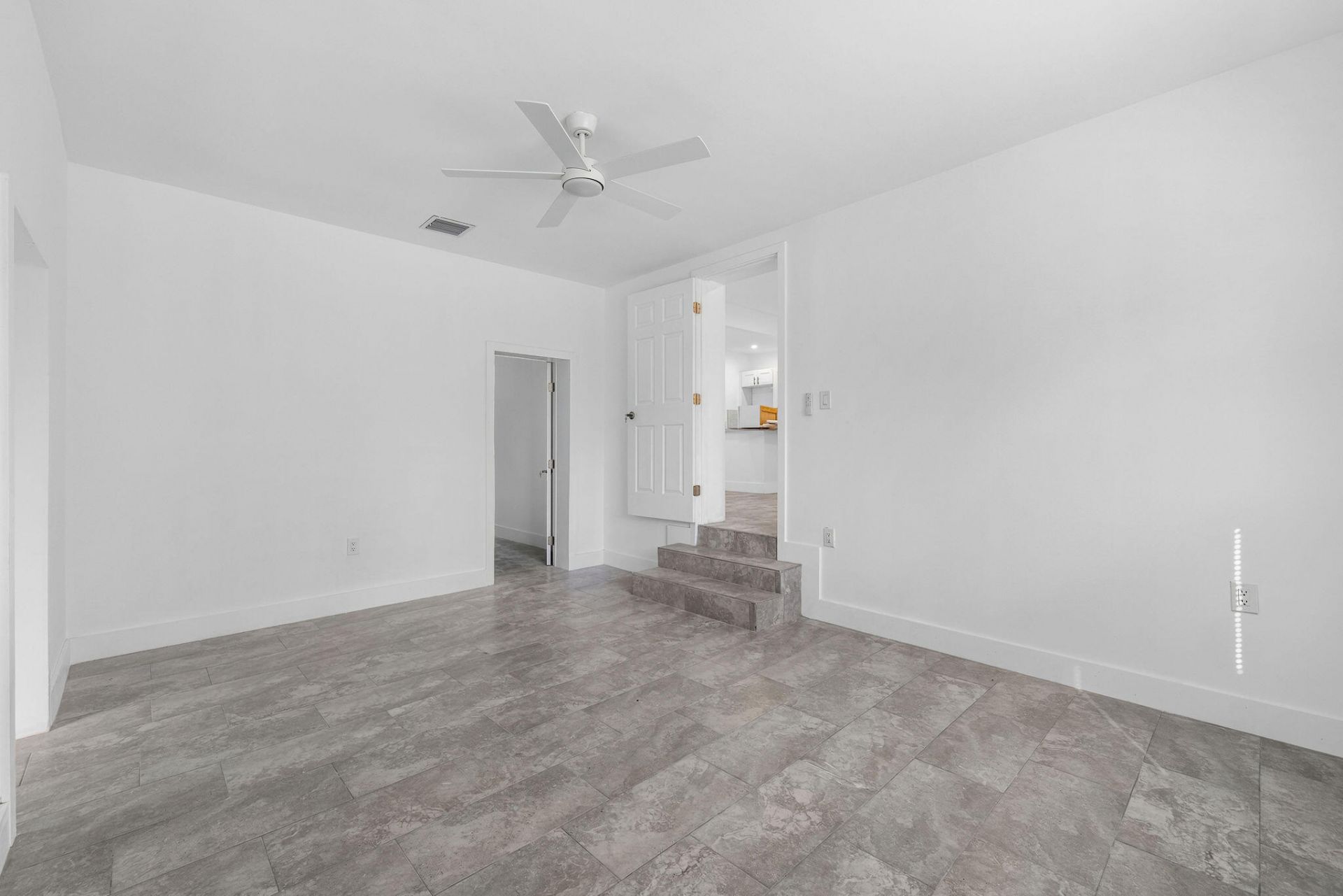 9001 NW 32nd Ct Road, Miami, FL 33147 Photo