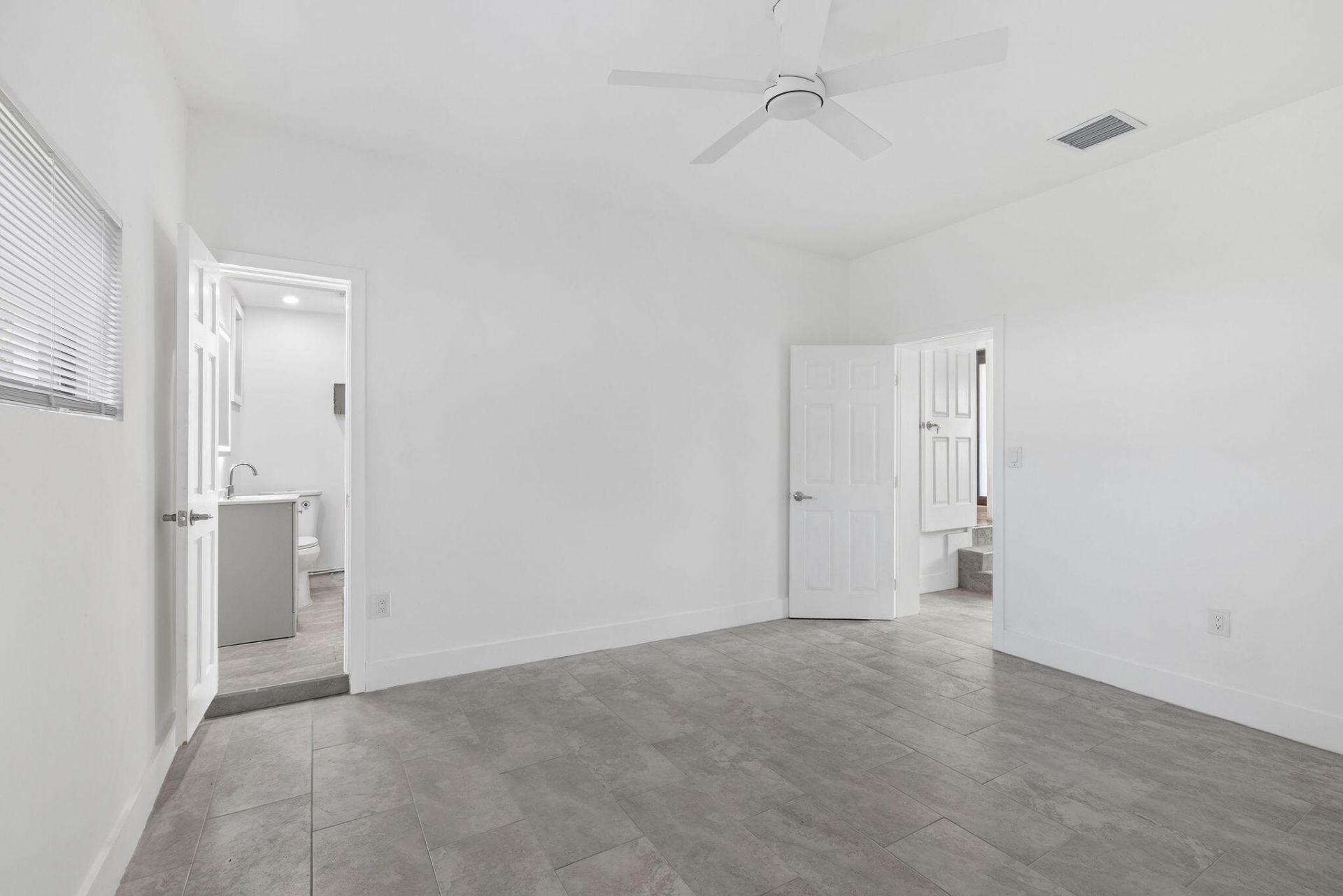 9001 NW 32nd Ct Road, Miami, FL 33147 Photo