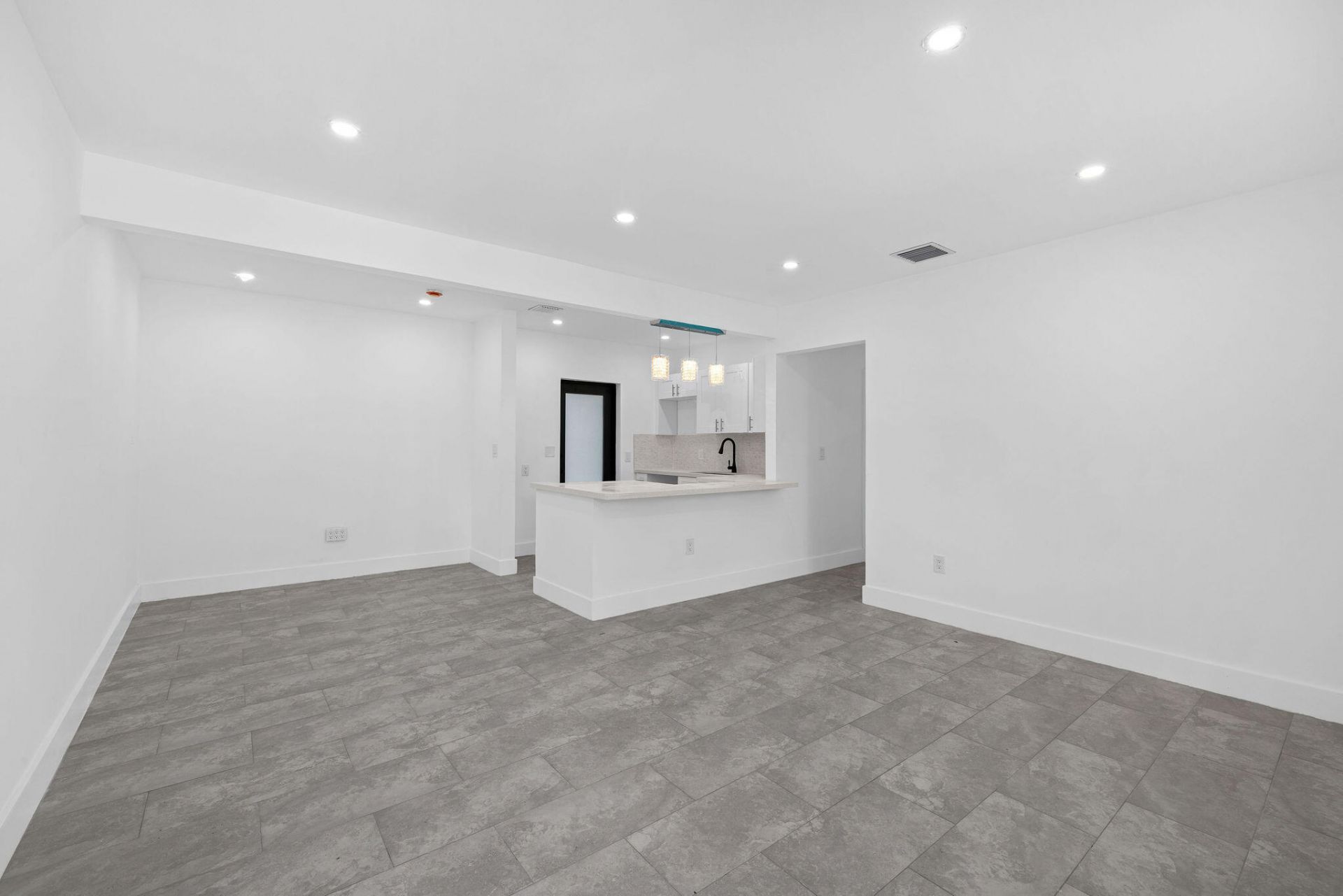 9001 NW 32nd Ct Road, Miami, FL 33147 Photo