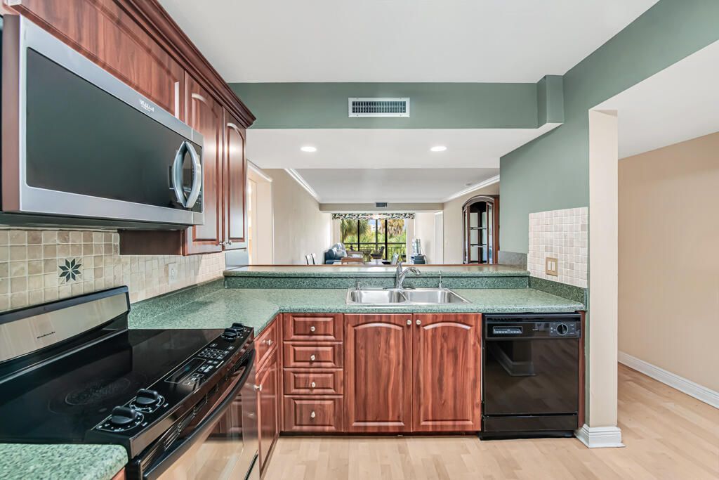6169 Balboa Circle, Unit 302, Boca Raton, FL 33433 Photo