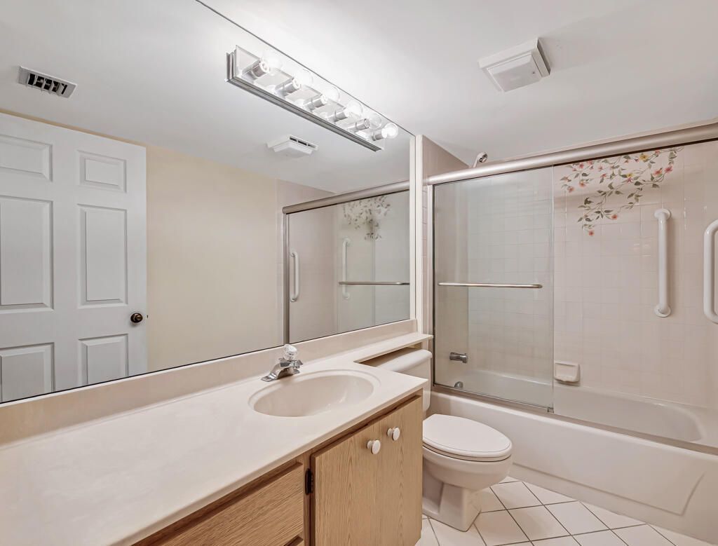 6169 Balboa Circle, Unit 302, Boca Raton, FL 33433 Photo