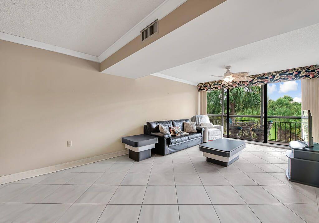6169 Balboa Circle, Unit 302, Boca Raton, FL 33433 Photo