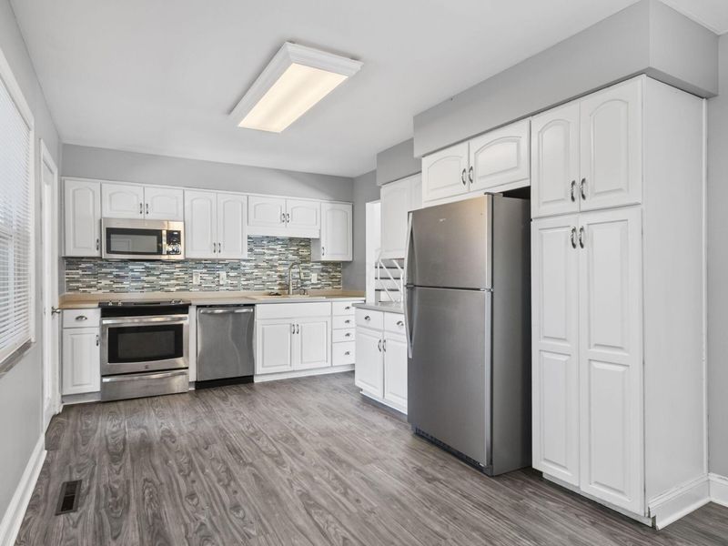 665 Garden Parkway , Circleville, OH 43113 Photo 8