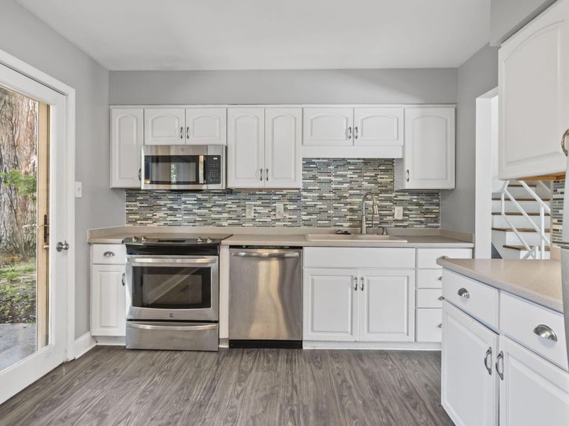 665 Garden Parkway , Circleville, OH 43113 Photo 9