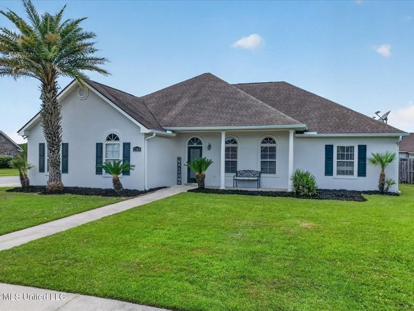 2109 Eva Avenue, Ocean Springs, MS 39564