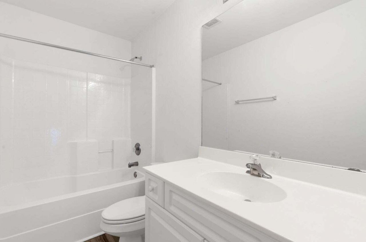 9406 Ayscough Road Photo 21