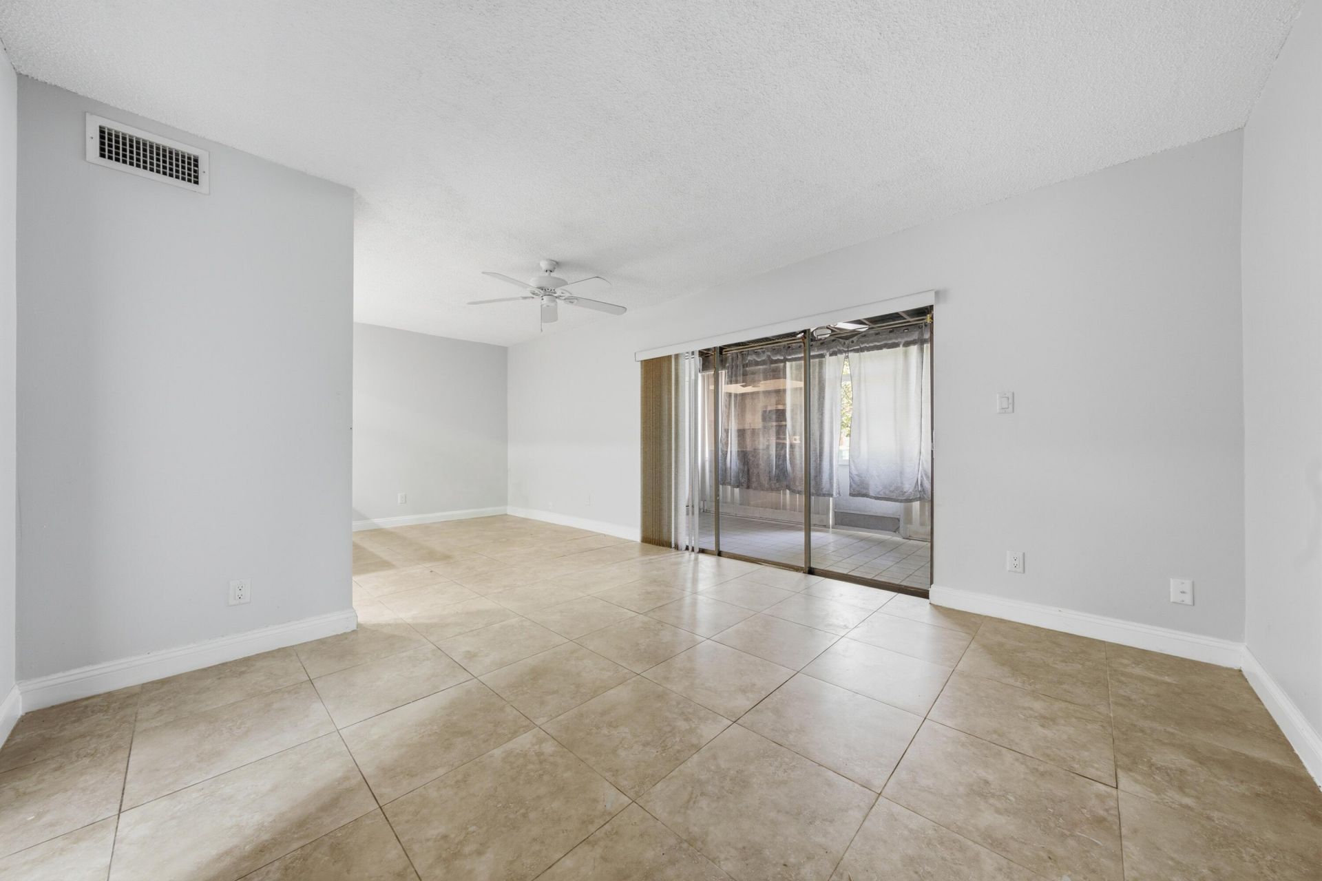 52 Canterbury Lane, Tamarac, FL 33319 Photo