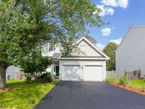 4 Bonner Ct, Hopewell, NJ 08534