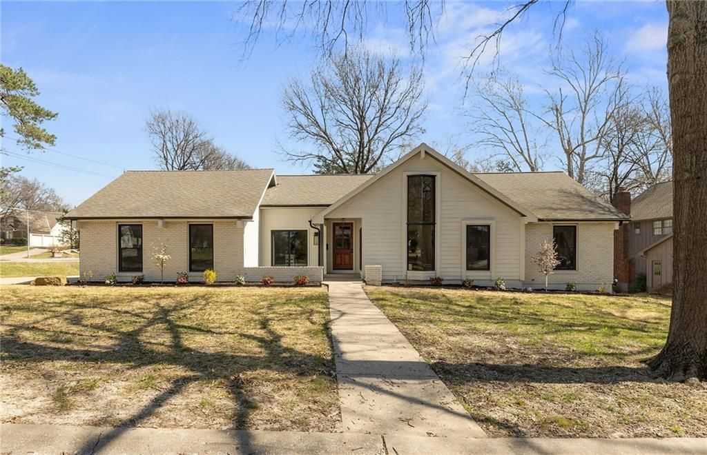 10301 Howe Drive, Leawood, KS 66206 Main Photo