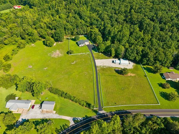1513 Centerville Hwy , Hohenwald, TN 38462