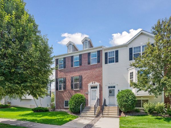 1528 Savanna Drive, Shakopee, MN 55379