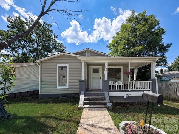 530 NW Stage Street , Lenoir, NC 28645
