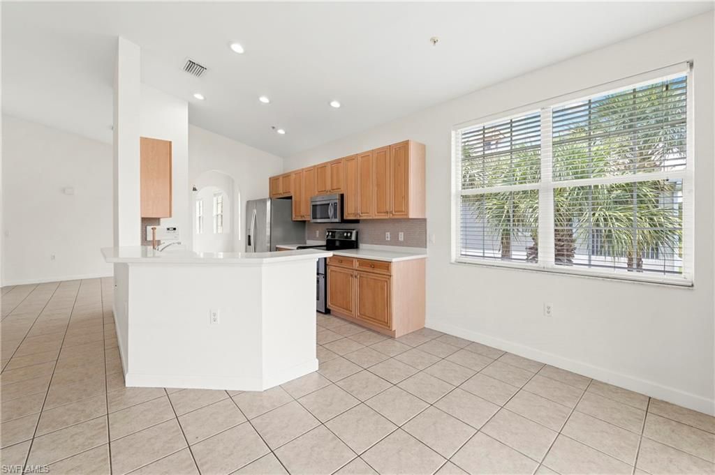 3059 Horizon Ln, Unit 1602, Naples, FL 34109 Photo