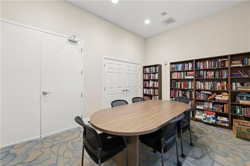 3059 Horizon Ln, Unit 1602, Naples, FL 34109 Photo