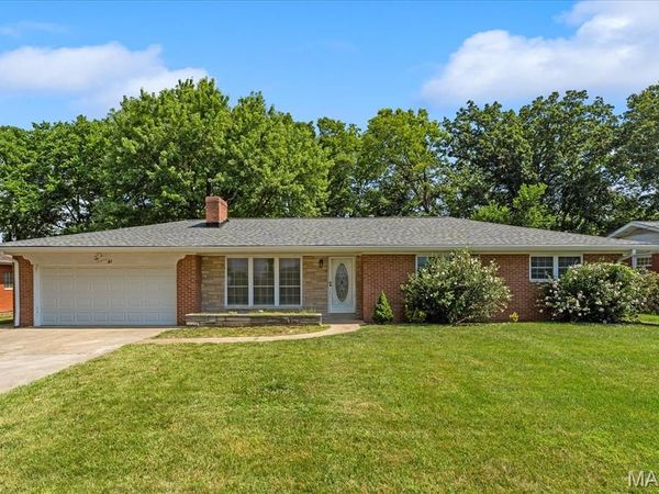 917 Hillcrest Street , Columbia, IL 62236